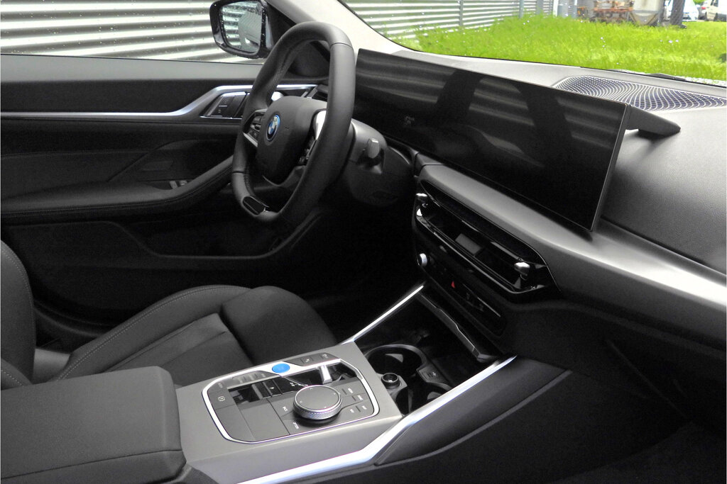 BMW i4 19