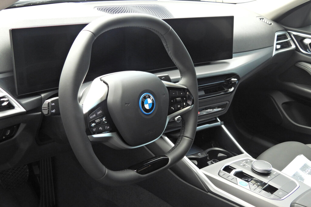 BMW i4 26