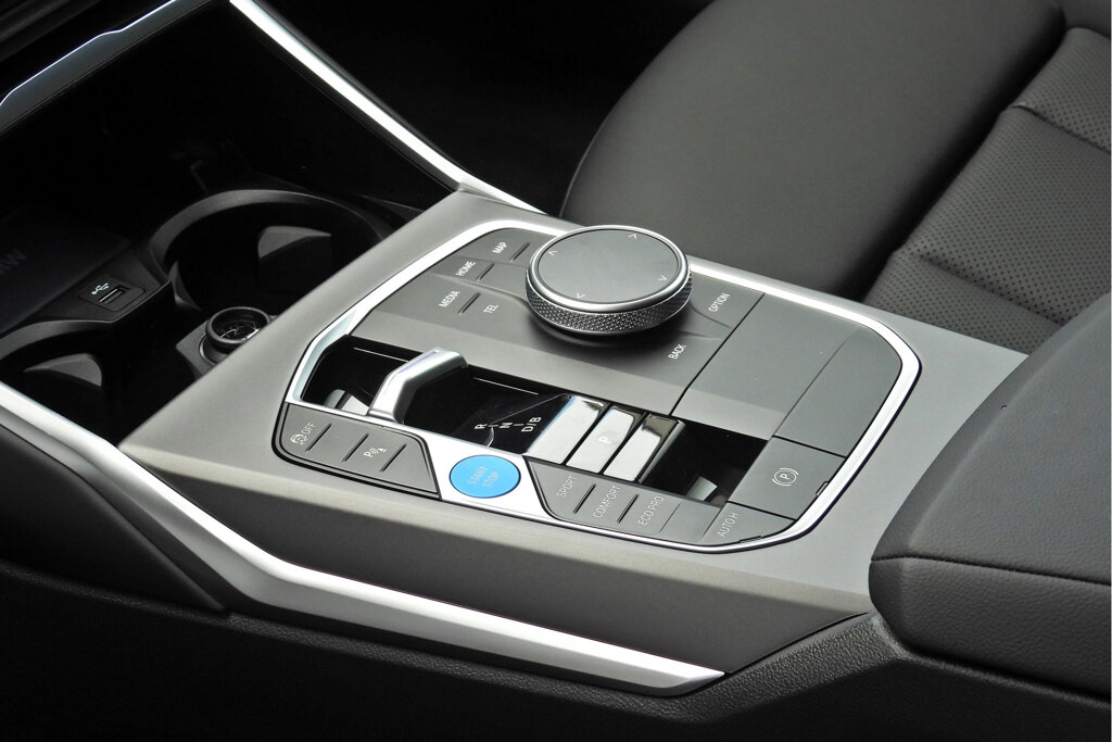 BMW i4 27