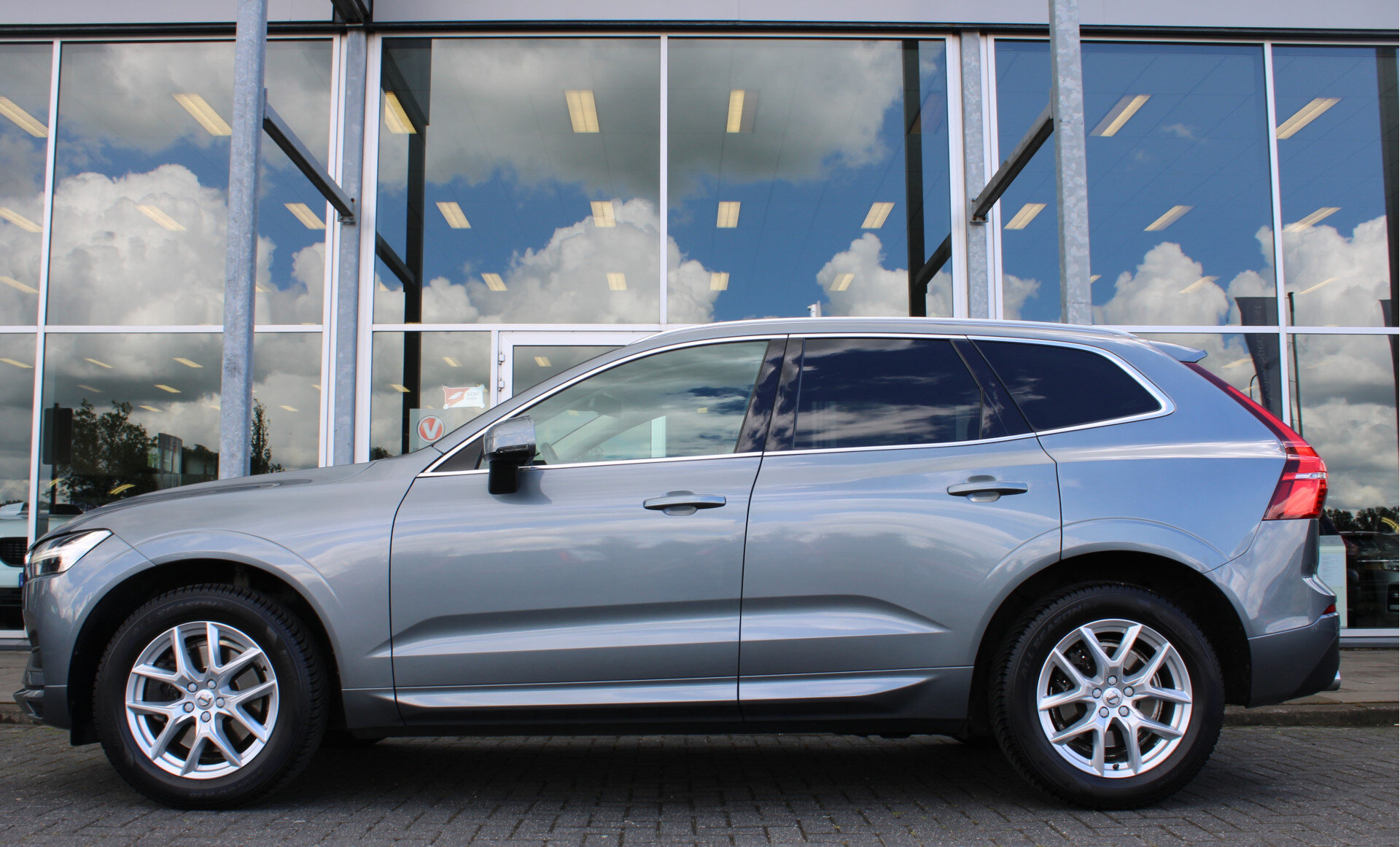 Volvo XC60 T5 251PK Automaat Momentum - Afbeelding 2