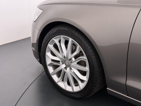 Velgen, lichtmetaal 8,5J x 19 "15-spaak-ster"-design incl. 225/40 R 19 banden