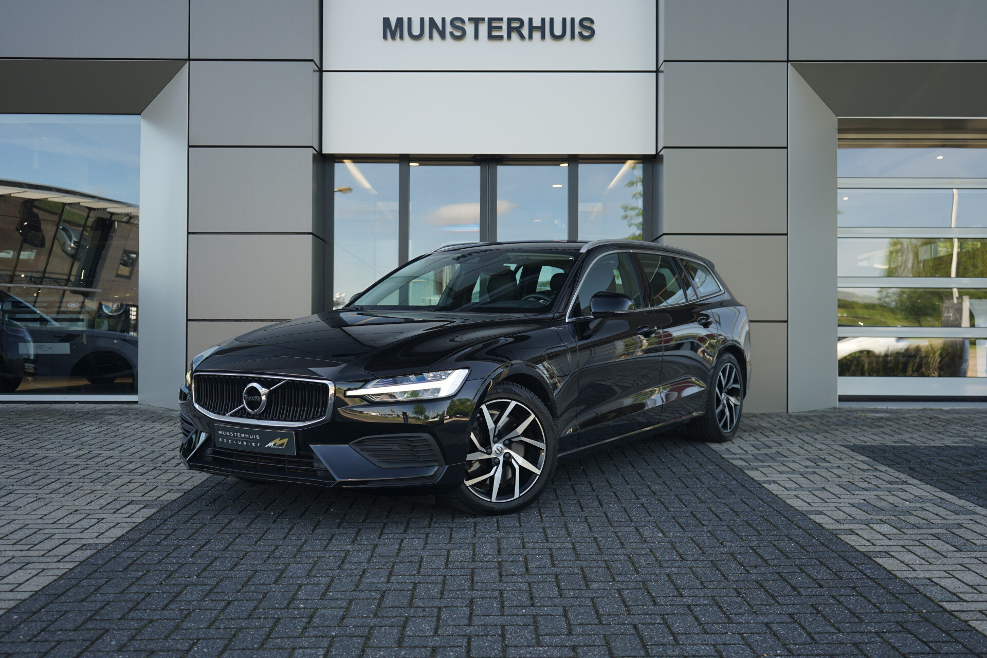 Volvo V60 2.0 T6 Twin Engine AWD Momentum Pro