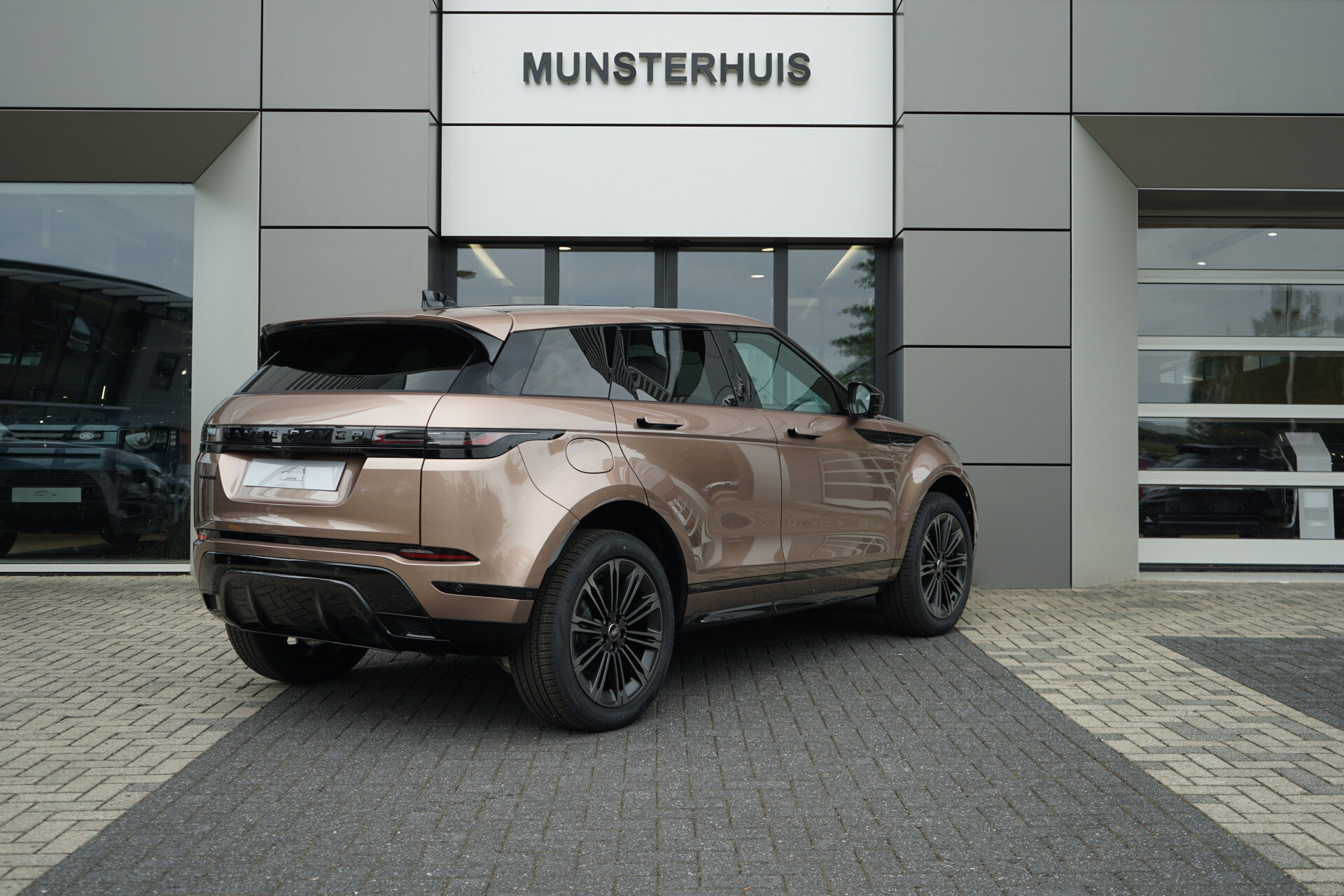 Land Rover Range Rover Evoque P270e PHEV AWD Dynamic SE Occasion Lease vanaf € 1.184,00 p/m - Afbeelding 2