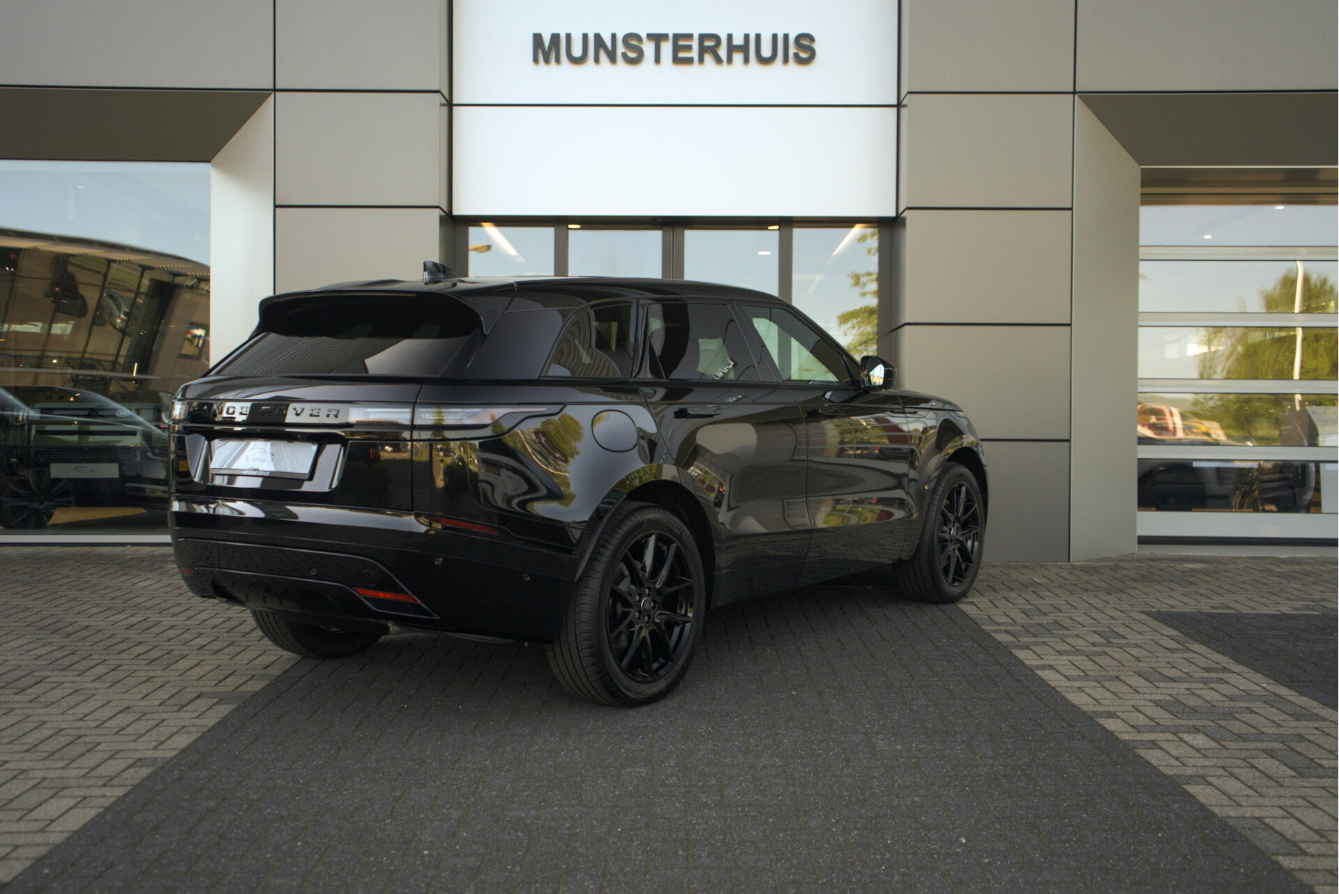 Land Rover Range Rover Velar 2.0 P400e AWD Belgravia Edition PHEV - Afbeelding 2