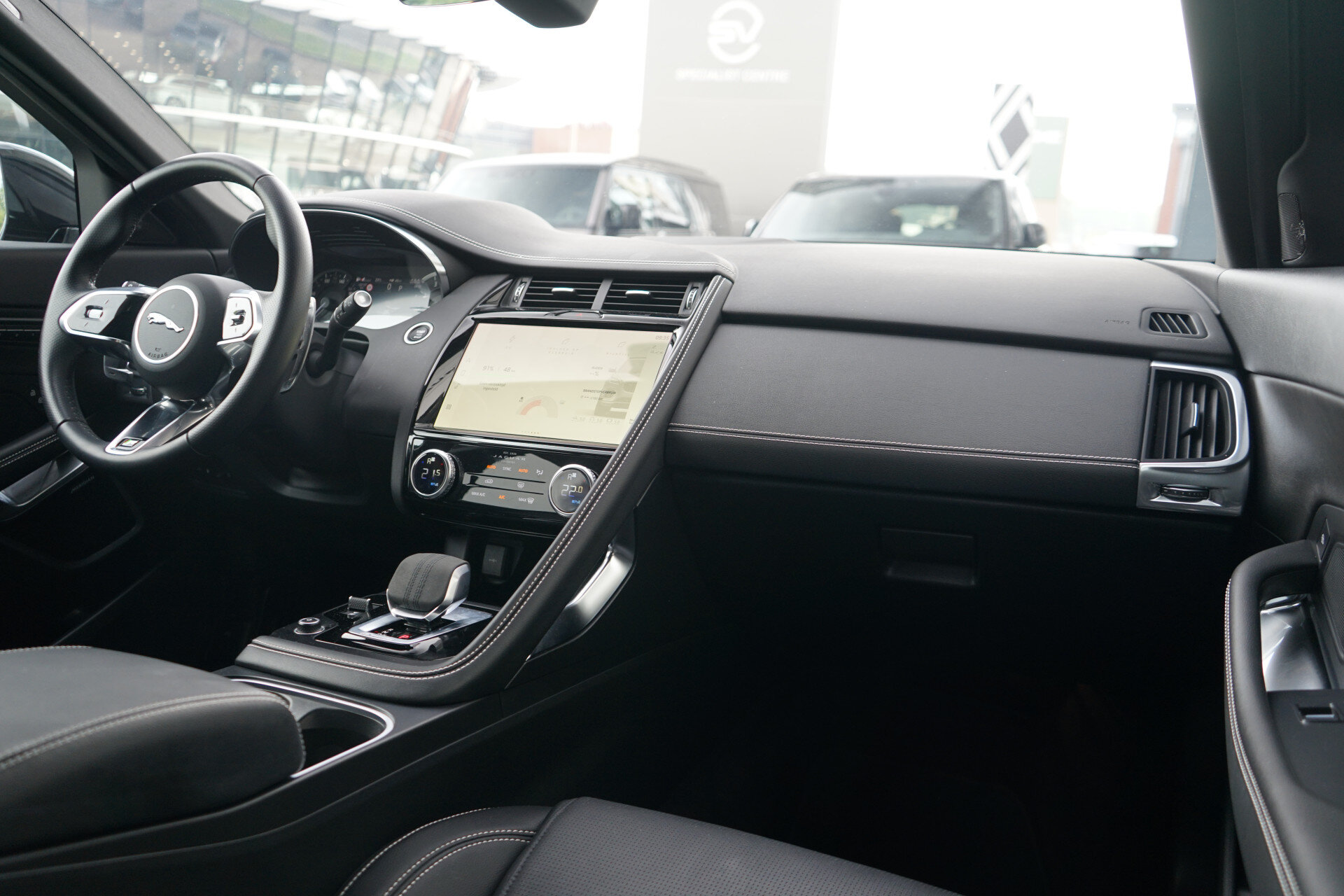 Jaguar E-PACE P300e AWD R-Dynamic SE | Occasion Lease vanaf € 974 p/m - Afbeelding 3
