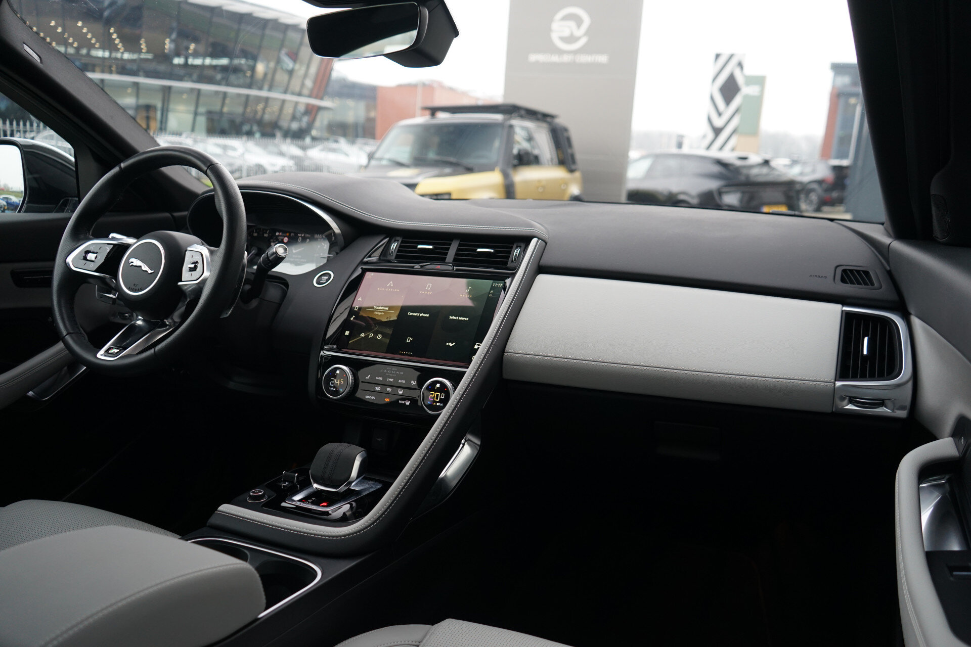 Jaguar E-PACE P300e AWD R-Dynamic S Occasion Lease vanaf € 1.009,00  p/m - Afbeelding 3