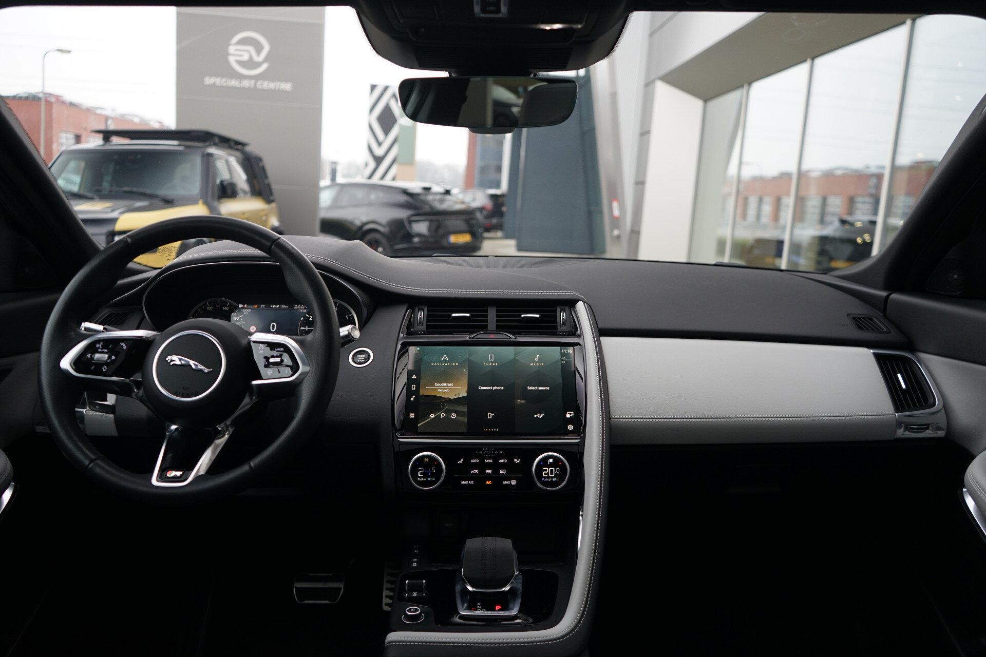 Jaguar E-PACE P300e AWD R-Dynamic S Occasion Lease vanaf € 1.009,00  p/m - Afbeelding 4