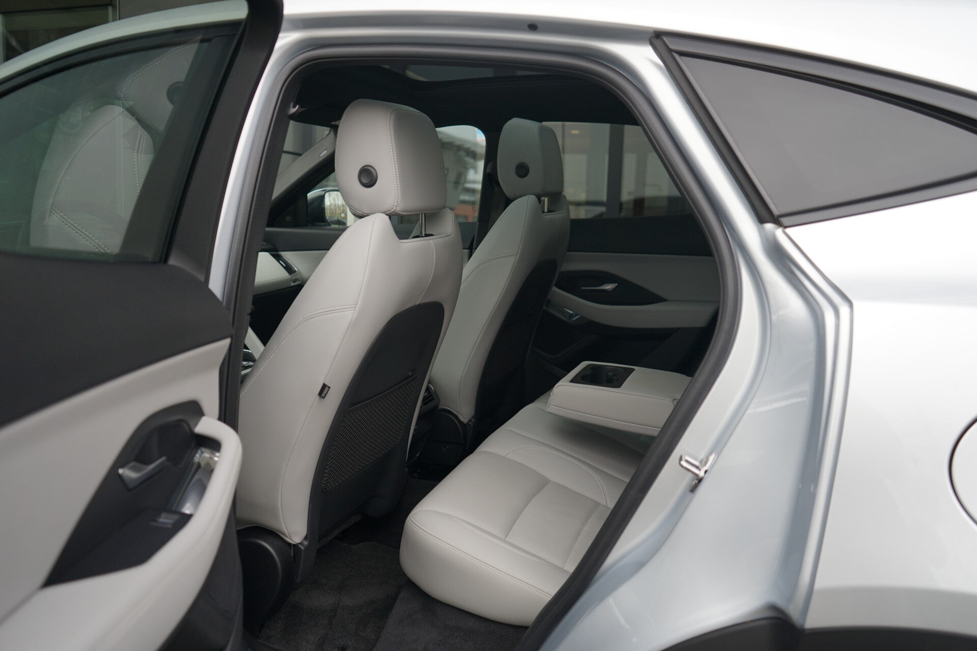 Jaguar E-PACE P300e AWD R-Dynamic S Occasion Lease vanaf € 1.009,00  p/m - Afbeelding 5