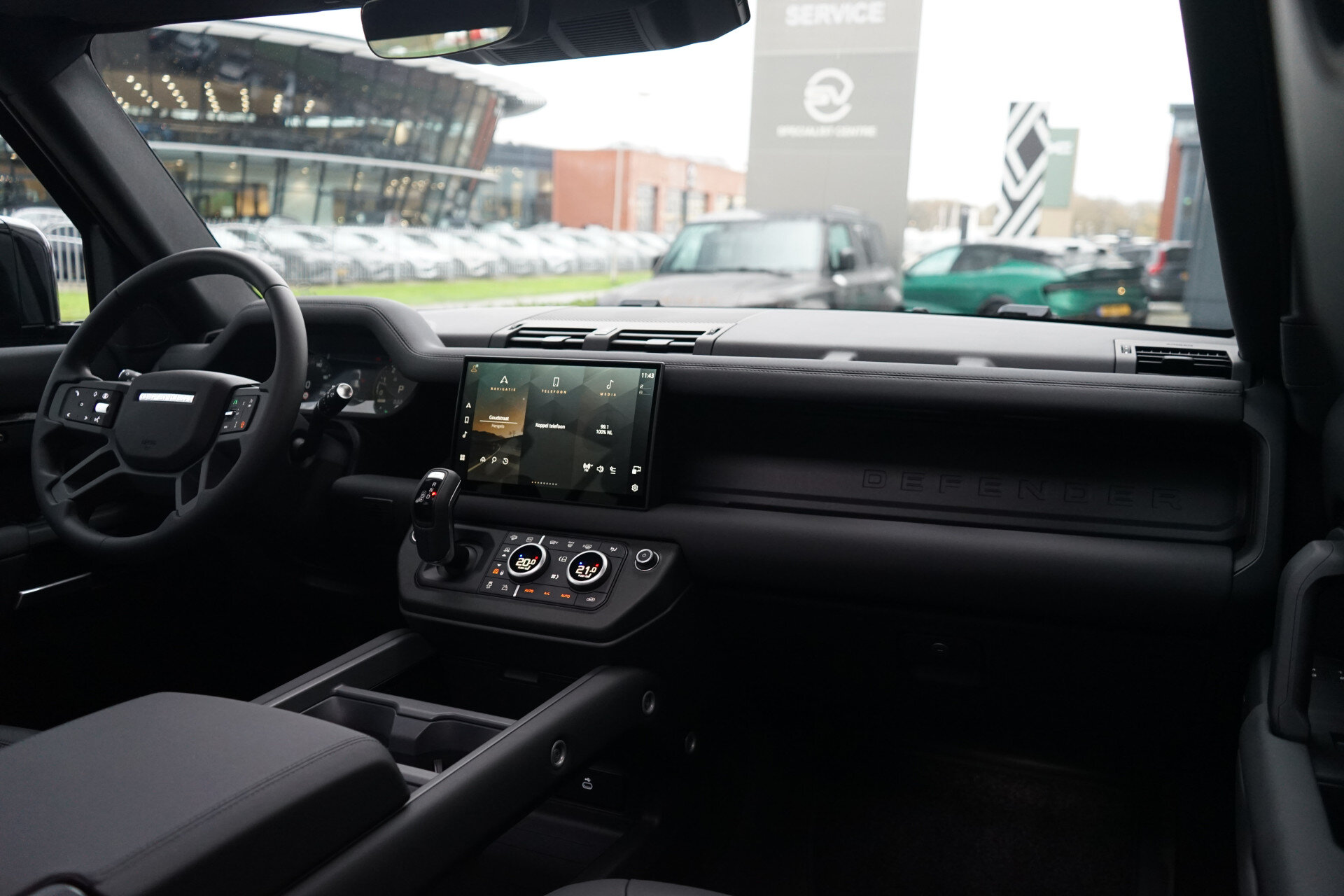 Land Rover Defender 110 P300e 110 X-Dynamic SE - Afbeelding 4