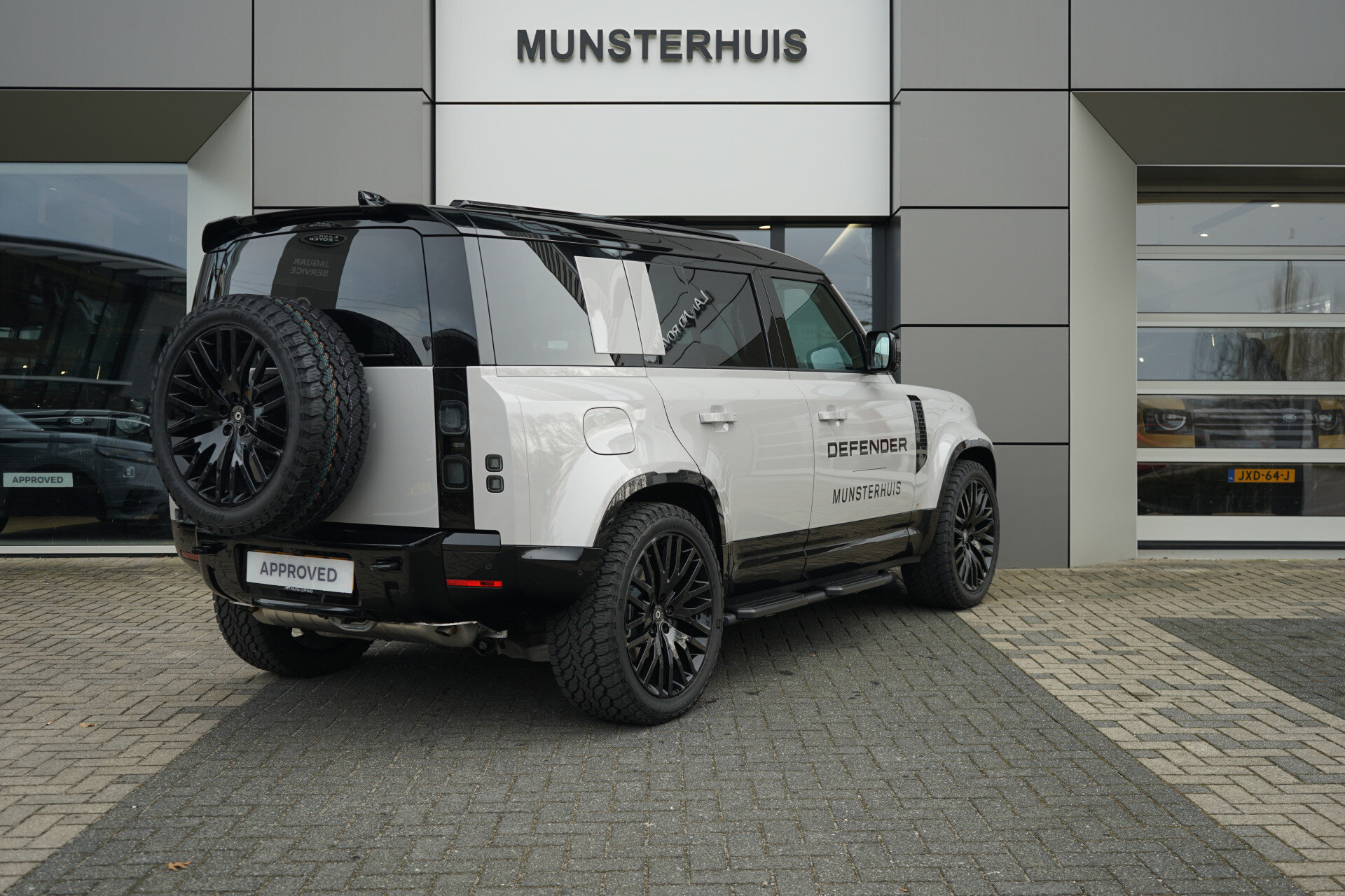 Land Rover Defender 110 P300e 110 X-Dynamic HSE - Afbeelding 2