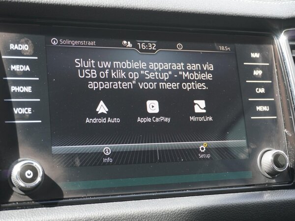 Apple Carplay/Android Auto Apple Carplay/Android Auto