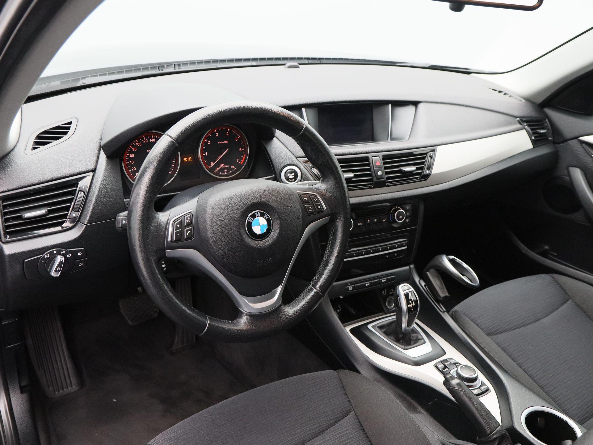 BMW X1 sDrive20i 183 Pk Automaat Executive - Afbeelding 3