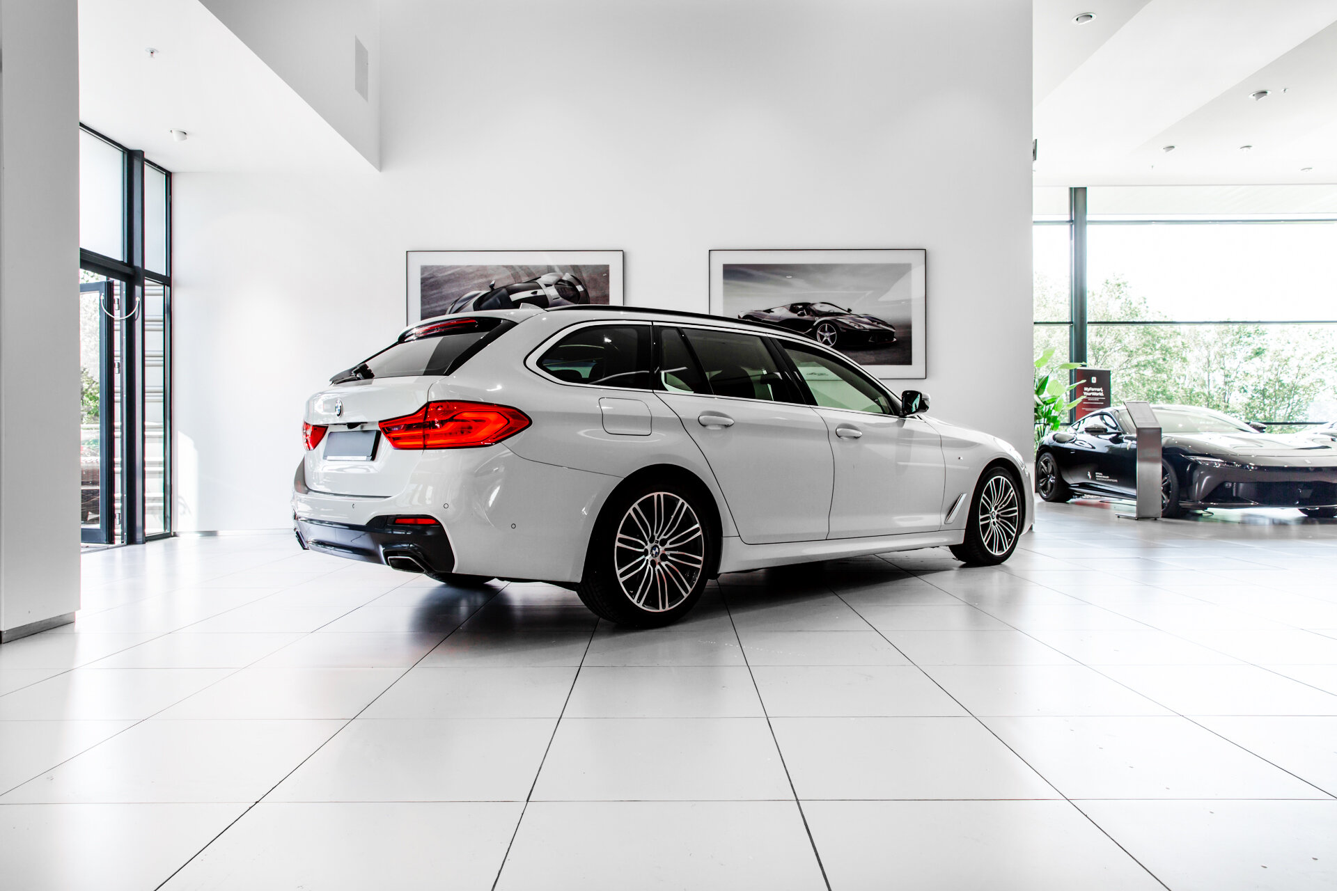 BMW 5-serie Touring 540i xDrive High Executive - Afbeelding 3