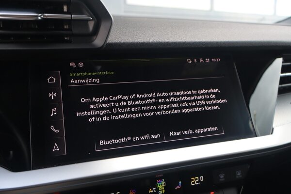 Apple Carplay/Android Auto Apple Carplay/Android Auto