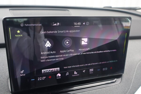 Apple Carplay/Android Auto Apple Carplay/Android Auto