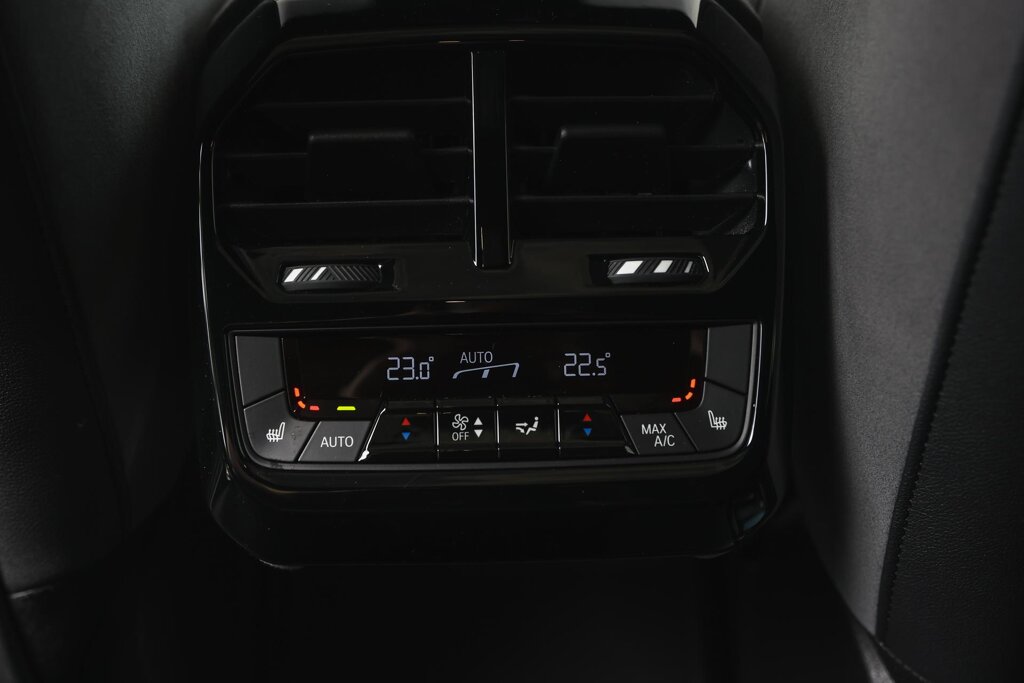 BMW iX 12