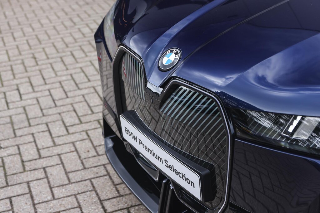 BMW iX 28