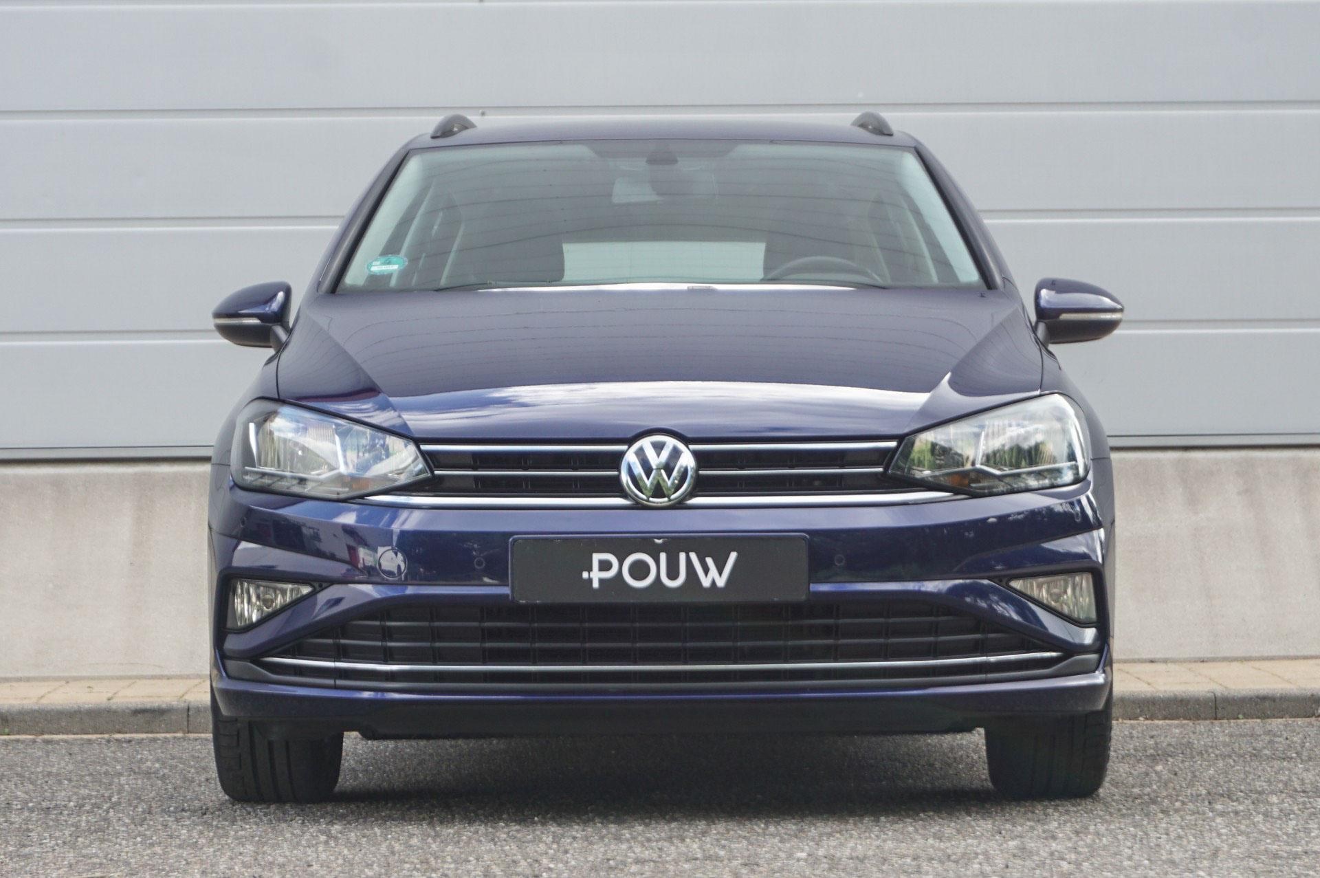 Volkswagen Golf SportsVan