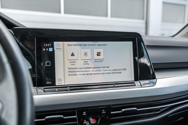 Apple Carplay/Android Auto Apple Carplay/Android Auto