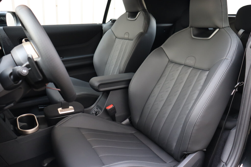 MINI Cooper Cabrio 4