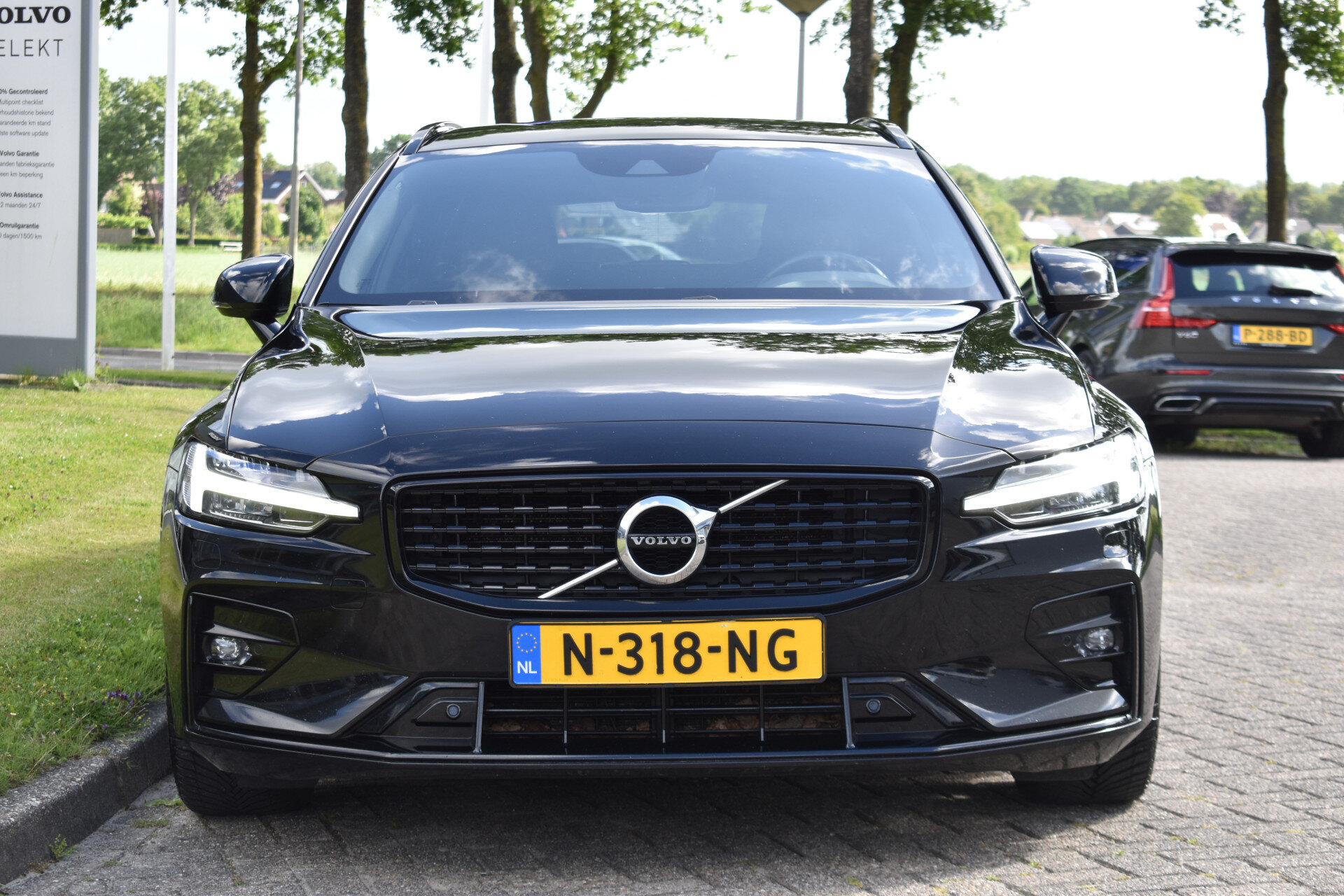 Volvo V60 B4 211PK R-Design - Afbeelding 2