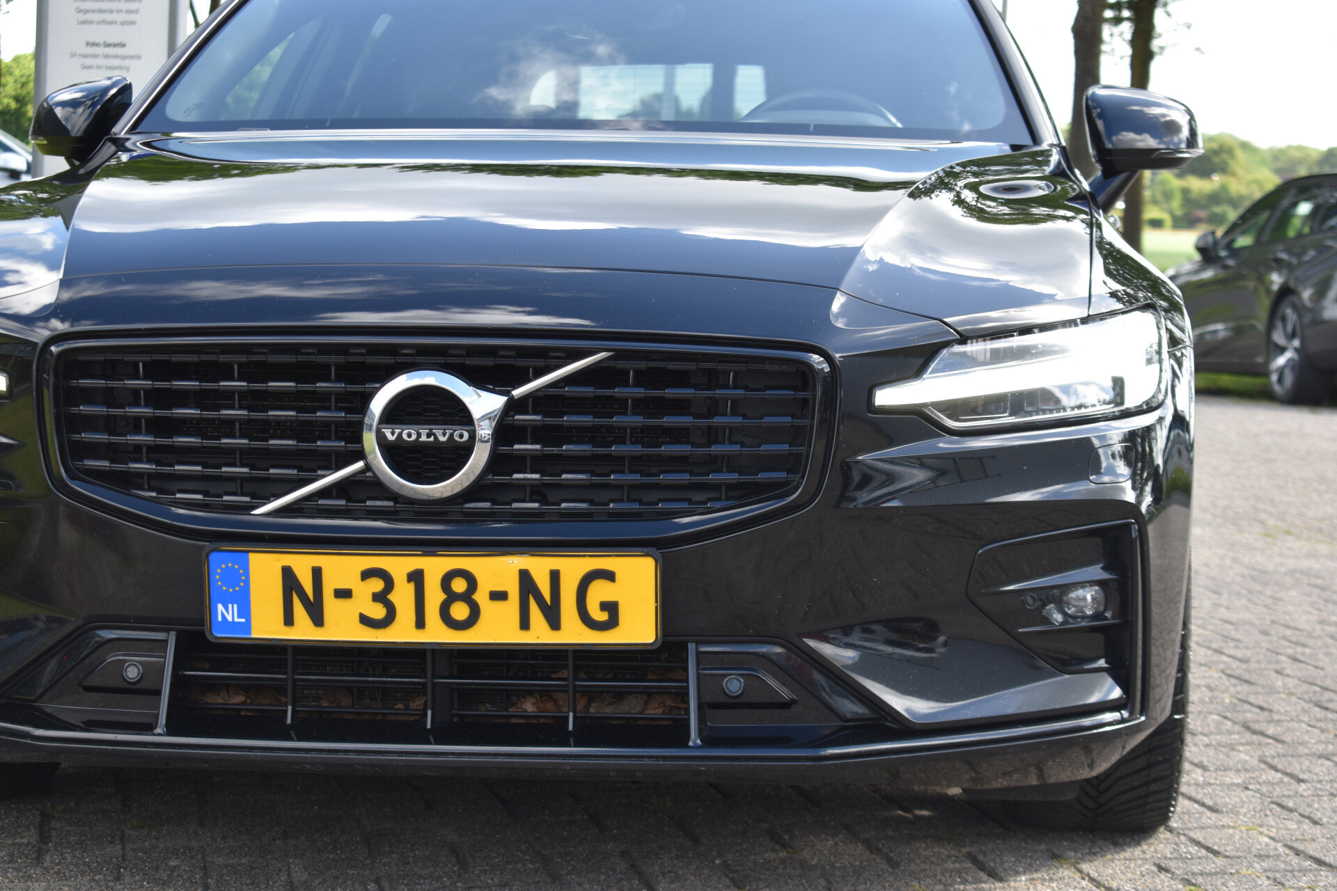 Volvo V60 B4 211PK R-Design - Afbeelding 3