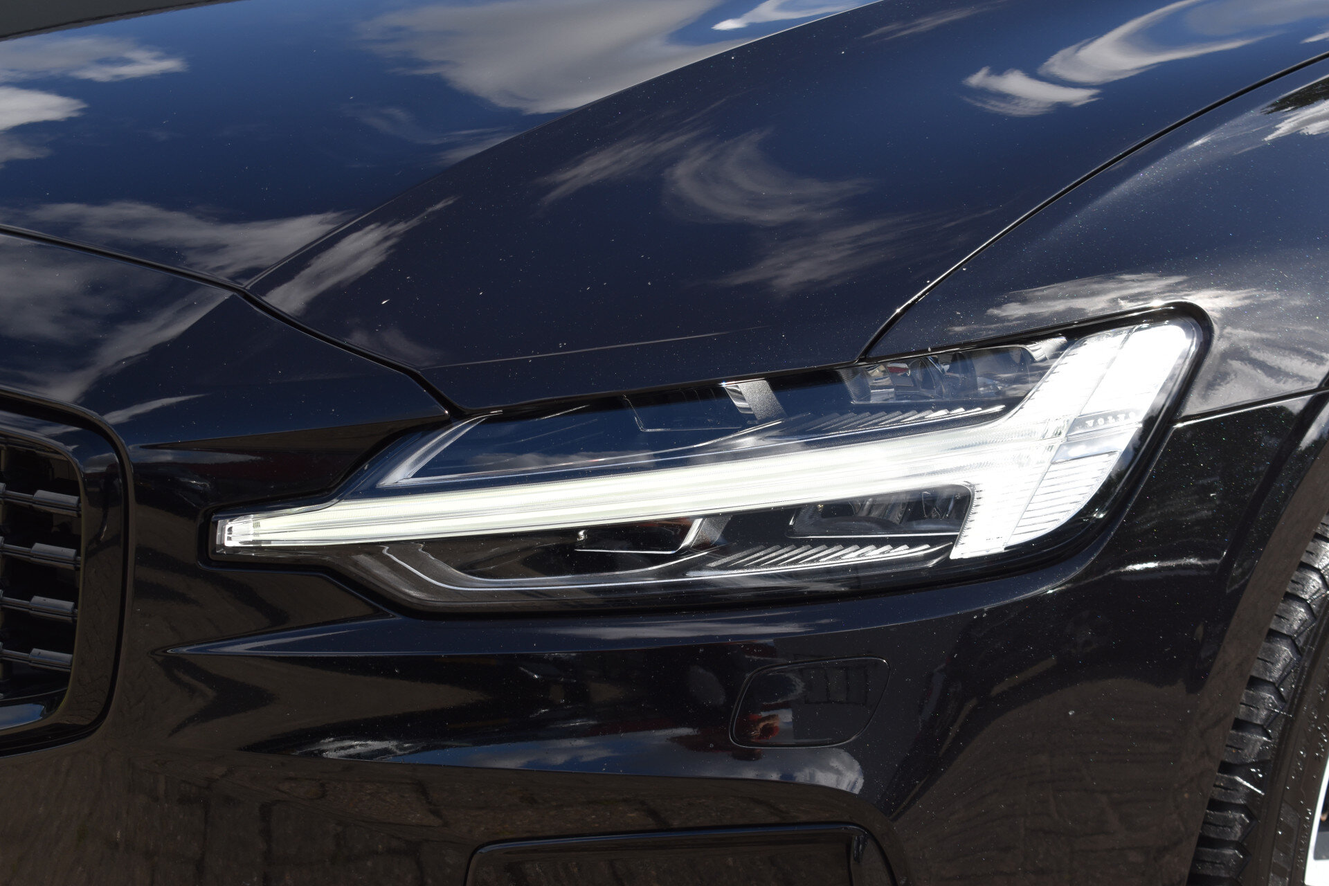Volvo V60 B4 211PK R-Design - Afbeelding 4