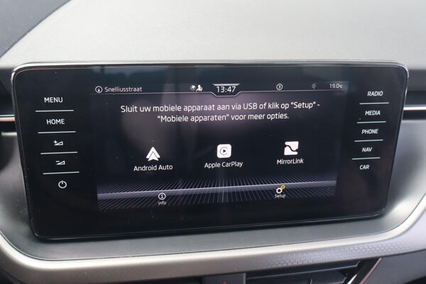 Apple Carplay/Android Auto Apple Carplay/Android Auto