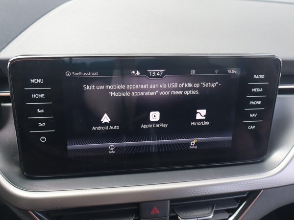 Apple Carplay/Android Auto Apple Carplay/Android Auto