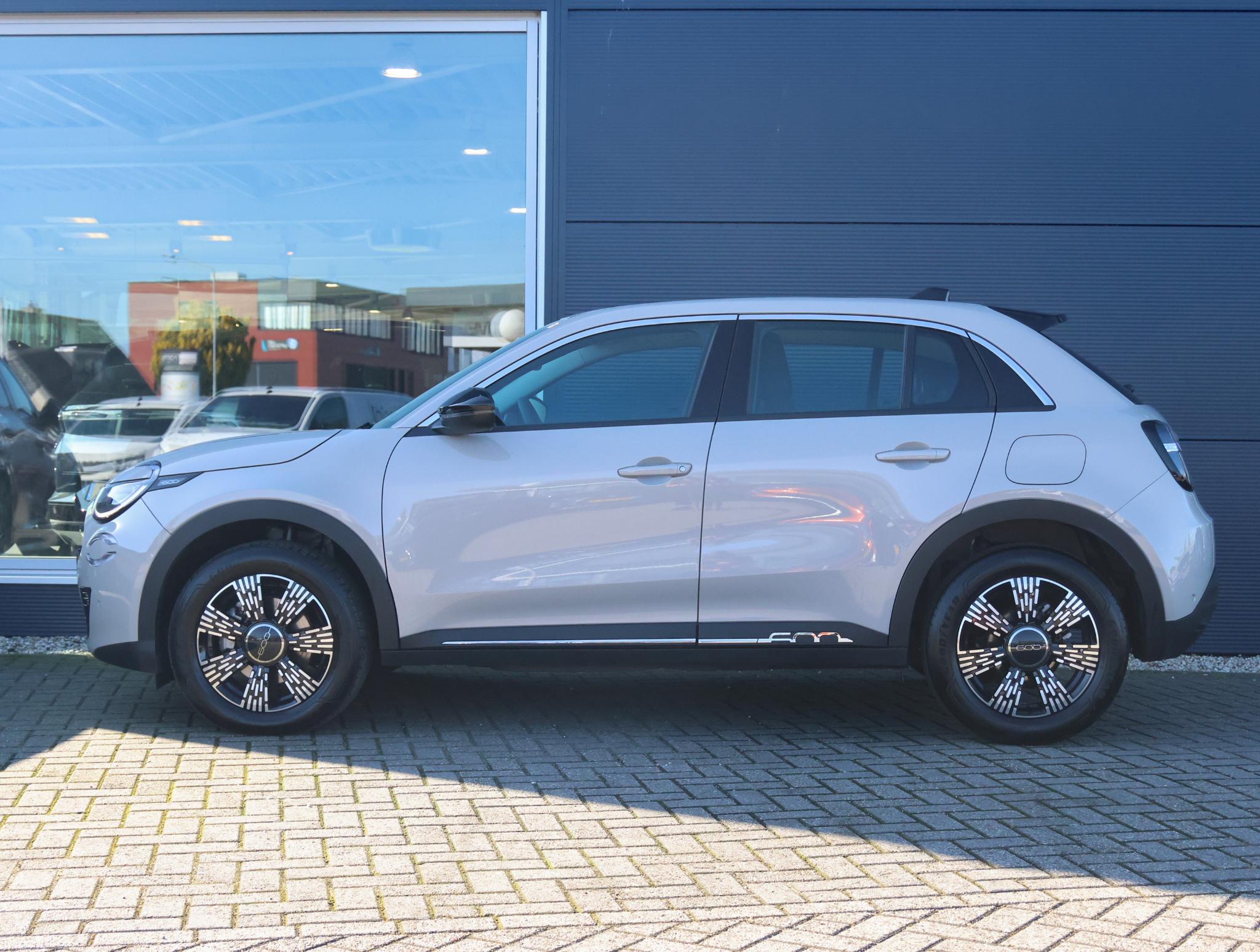 Fiat 600 1.2 Hybrid Urban - Afbeelding 2