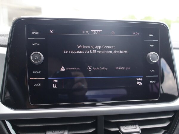 Apple Carplay/Android Auto Apple Carplay/Android Auto