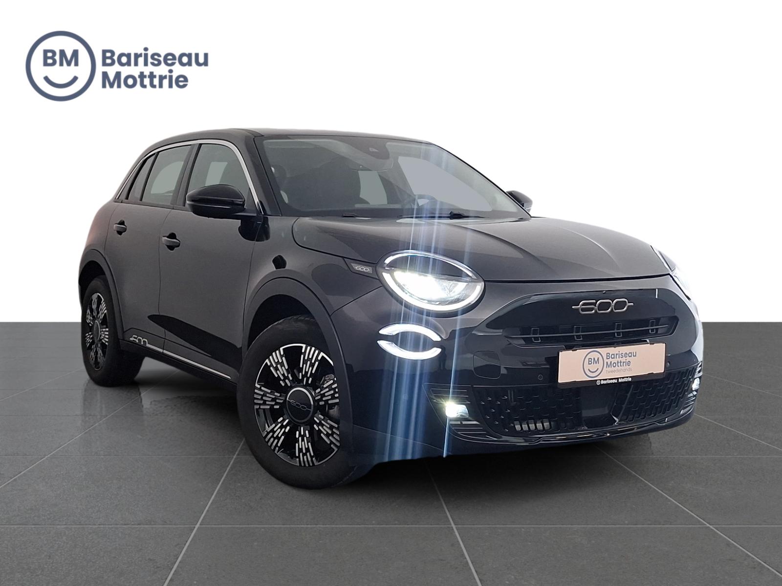 Fiat 600 HYBRID AUTOMAAT 145PK *CAMERA SENSOREN*CARPLAY*DAB*GPS*KLIMAATREGELING*