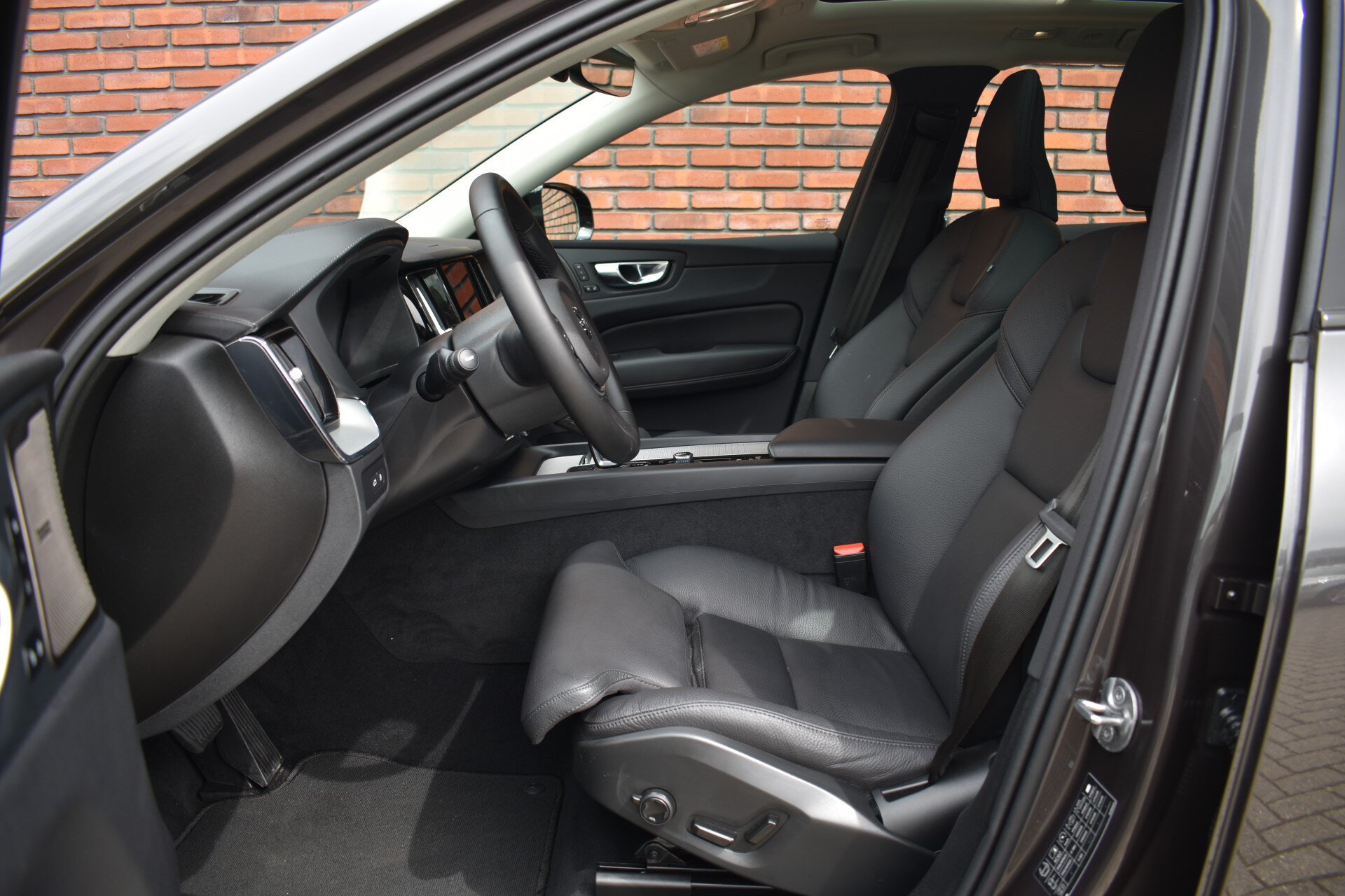 Volvo XC60 T6 350PK Plug-in hybrid AWD Ultra Dark - Afbeelding 4