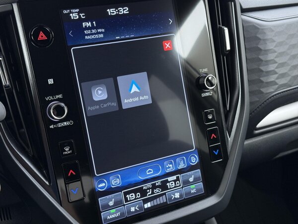 Apple Carplay/Android Auto Apple Carplay/Android Auto