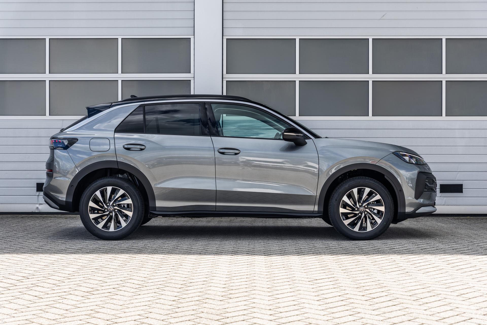 Volkswagen T-Roc 1.5 eTsi 115pk Life First Edition - Afbeelding 3