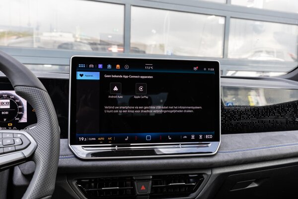Apple Carplay/Android Auto Apple Carplay/Android Auto