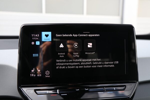 Apple Carplay/Android Auto Apple Carplay/Android Auto