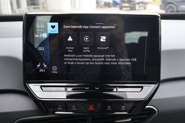 Apple Carplay/Android Auto Apple Carplay/Android Auto