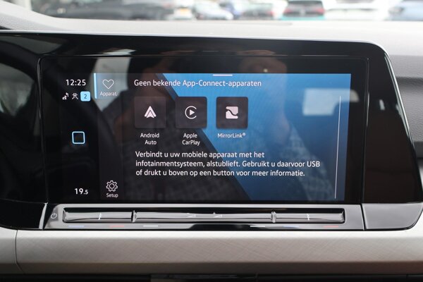 Apple Carplay/Android Auto Apple Carplay/Android Auto