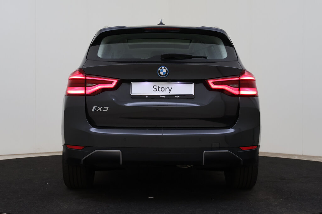 BMW iX3 5