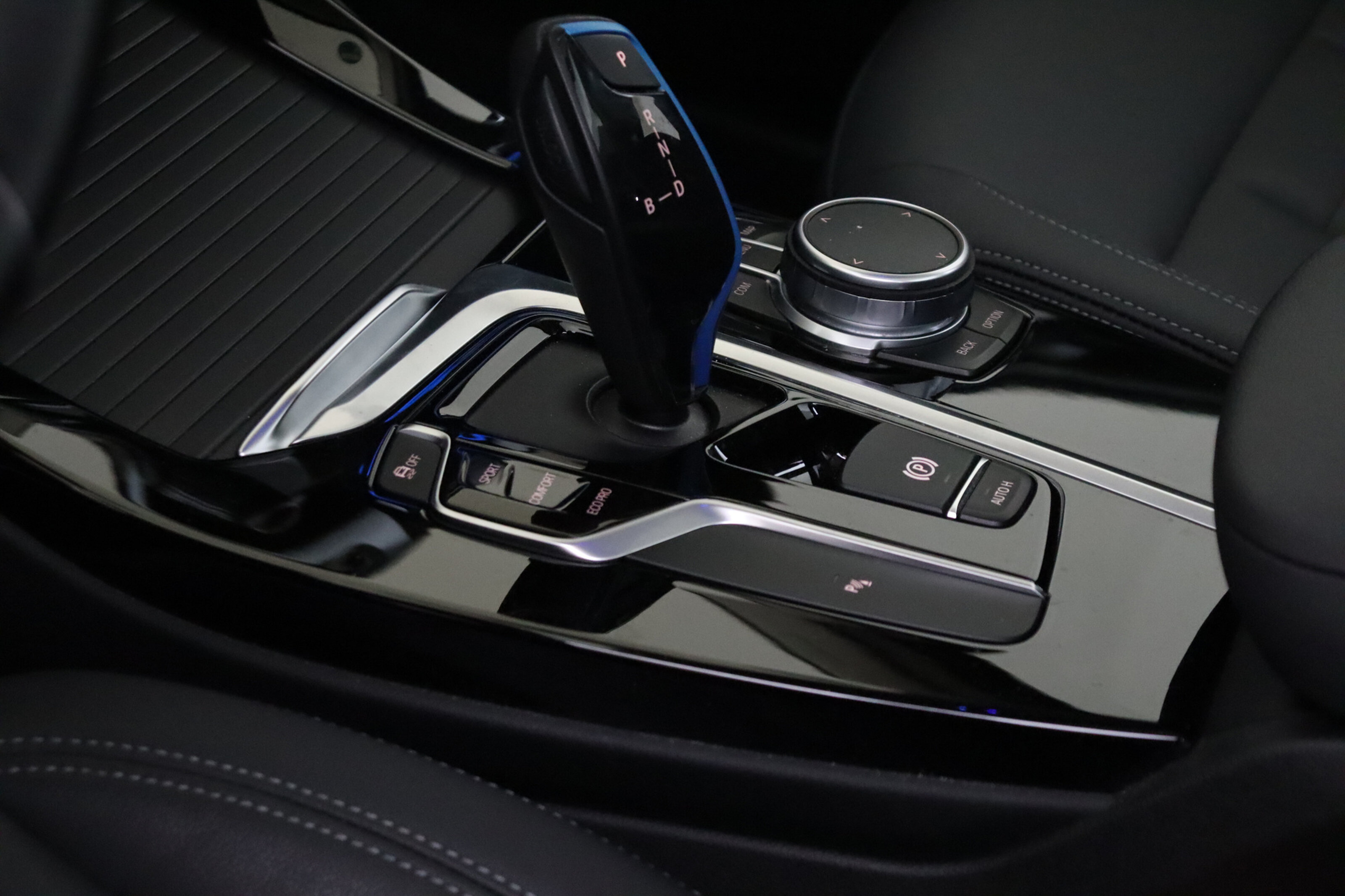 BMW iX3 6