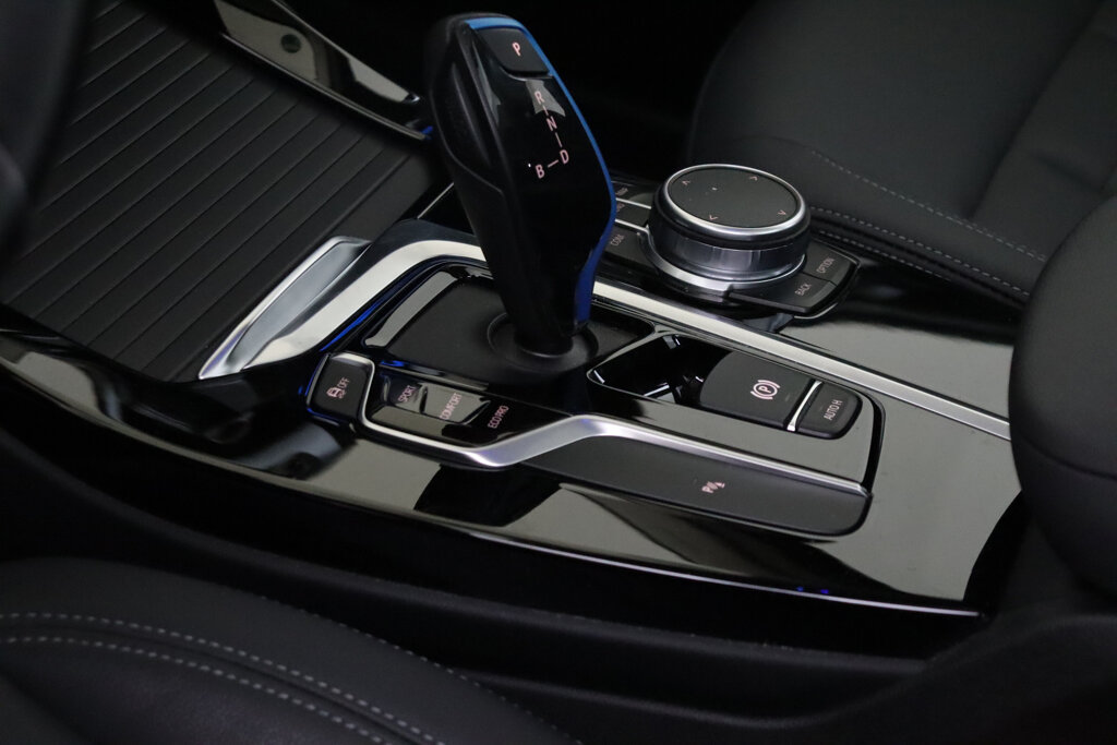 BMW iX3 6