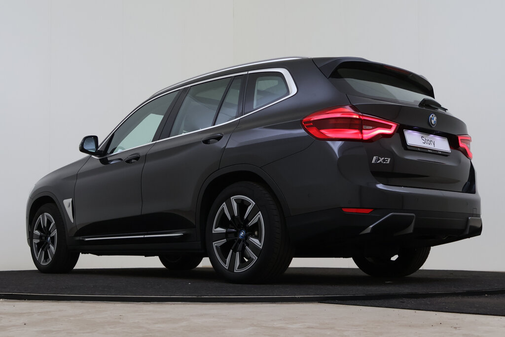 BMW iX3 11