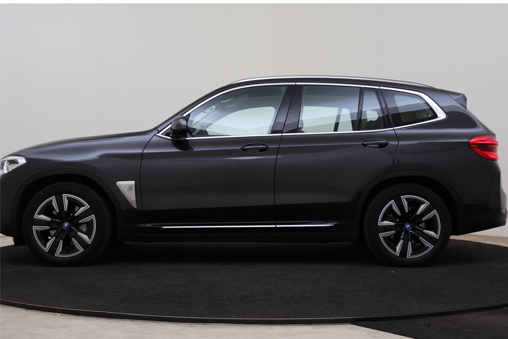 BMW iX3 14