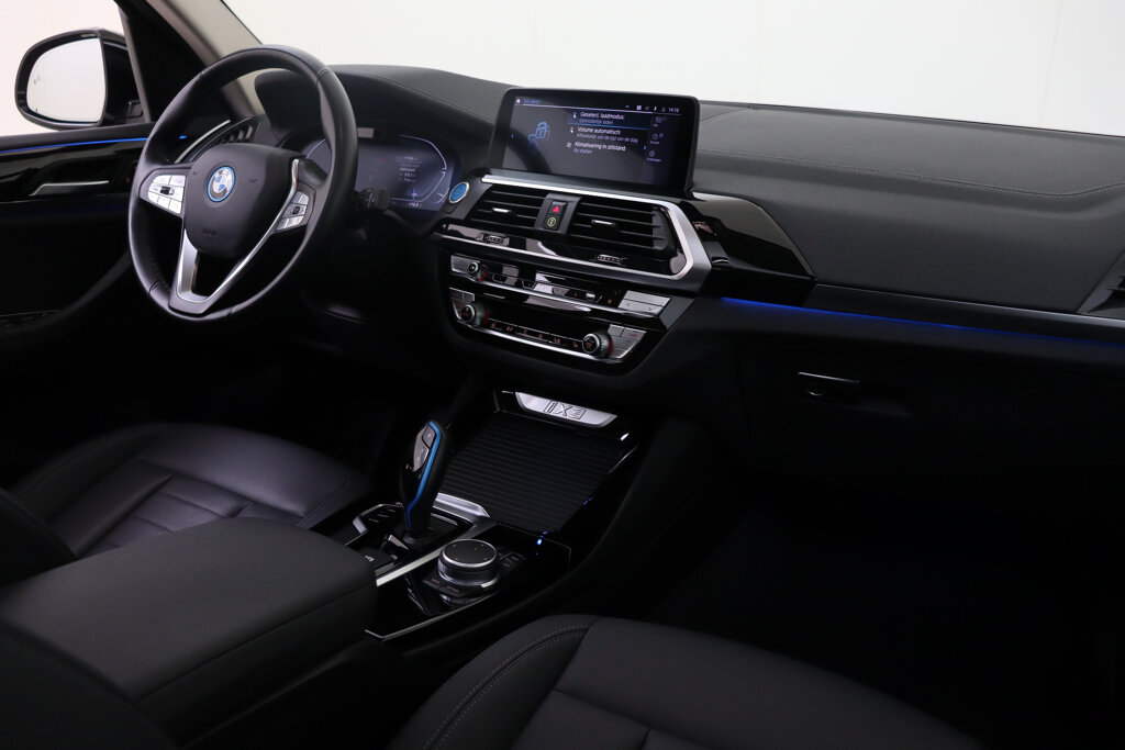 BMW iX3 16