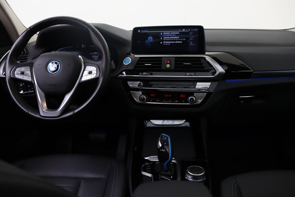 BMW iX3 23