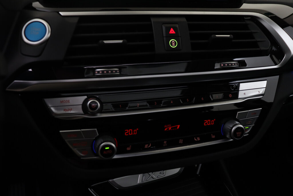 BMW iX3 33