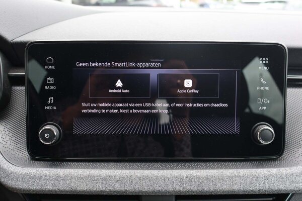 Apple Carplay/Android Auto Apple Carplay/Android Auto