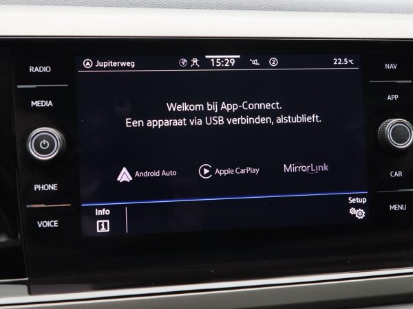 Apple Carplay/Android Auto Apple Carplay/Android Auto