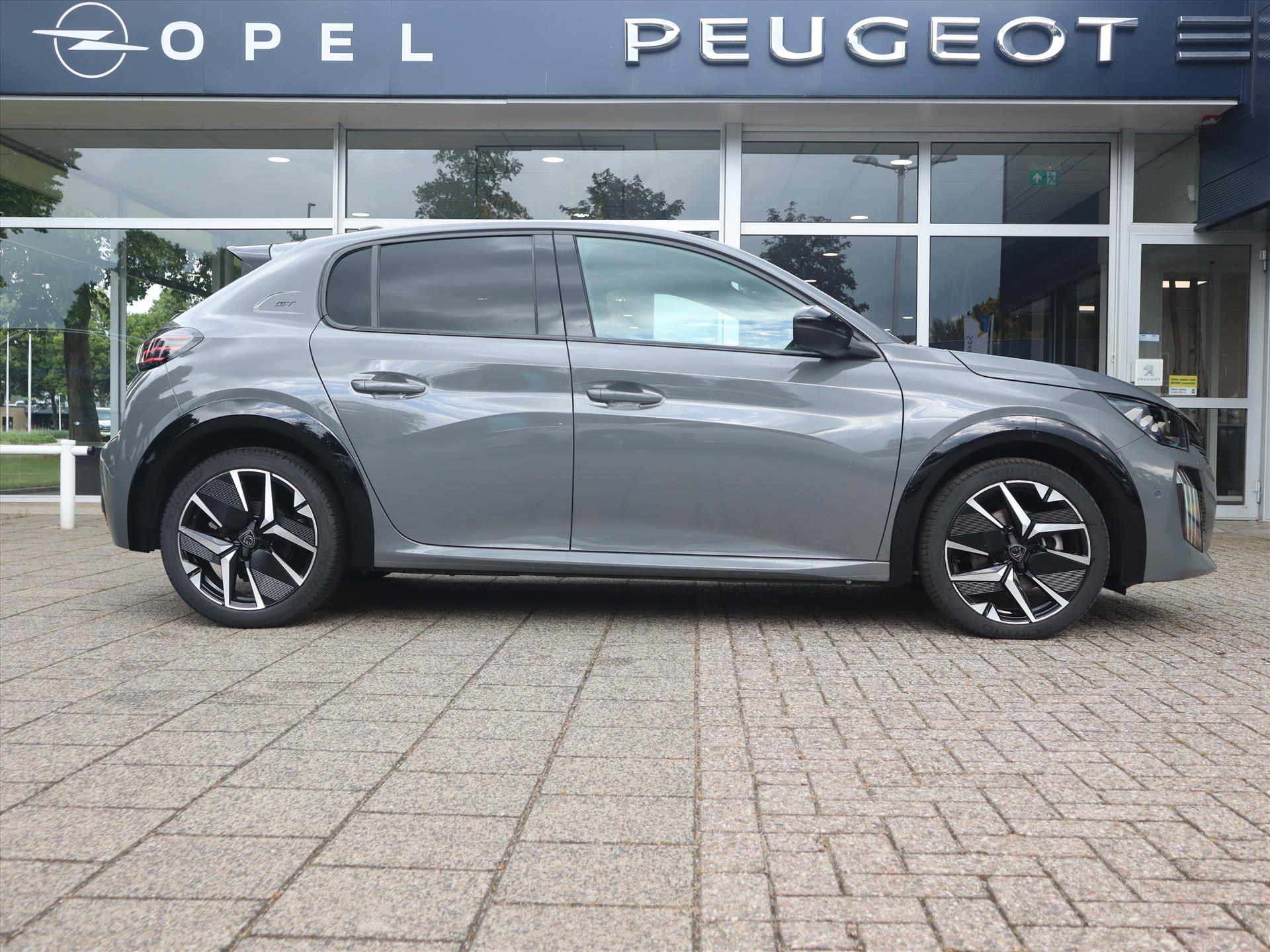 Peugeot 208 GT HYBRID 145pk e-DCS6 automaat, Rijklaarprijs, Camera voor en achter Adaptieve cruise control Keyless entry & start - Afbeelding 3